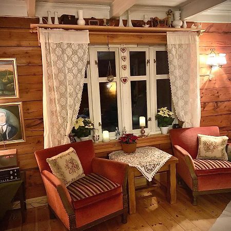 100 Years Old Norwegian Log House In Tromso Villa Luaran gambar