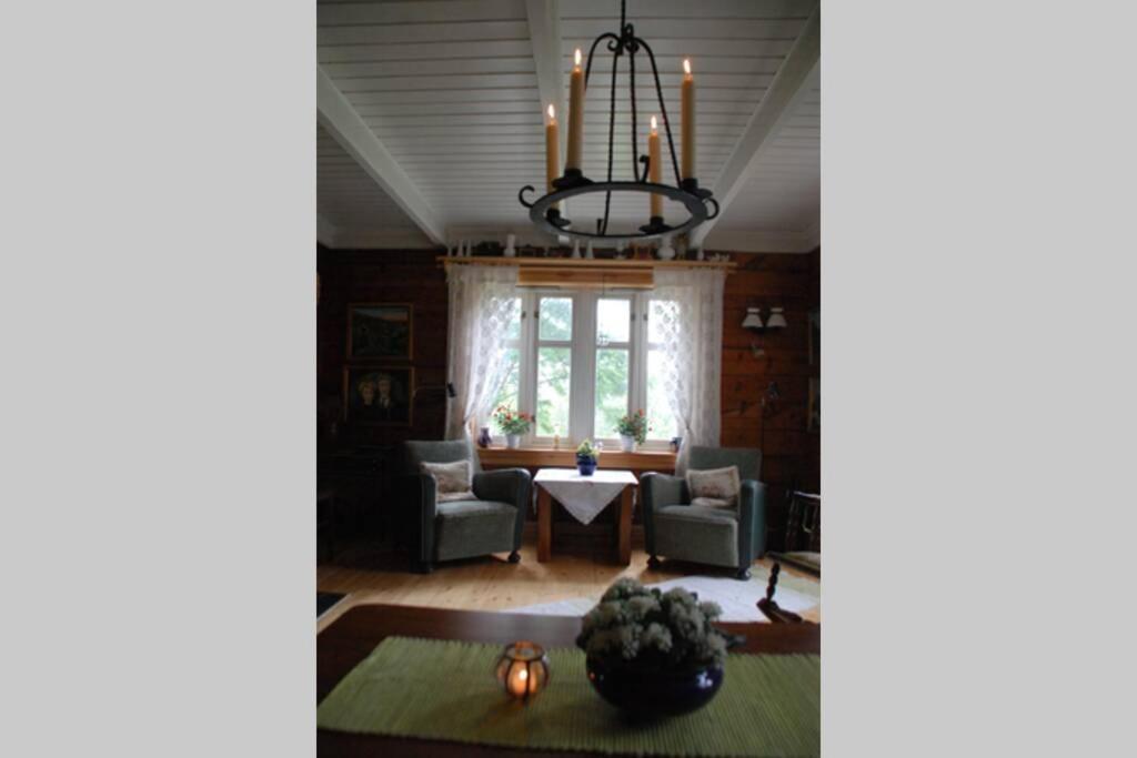 100 Years Old Norwegian Log House In Tromso Villa Luaran gambar